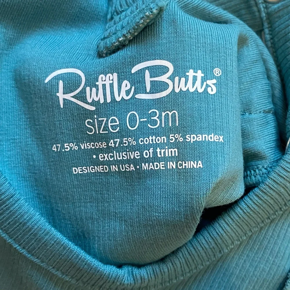 NWT RuffleButts Brittany Blue Rib Knit Long Sleeve Flutter Ruffle Bodysuit, 0-3M
